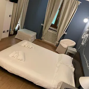 Affittacamere Elegante Matrimoniale Con Balcone A 500 Mt Dal Mare, Marina Di Carrara